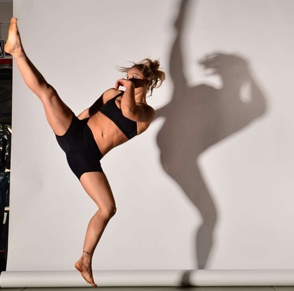 rousey-kick.jpg
